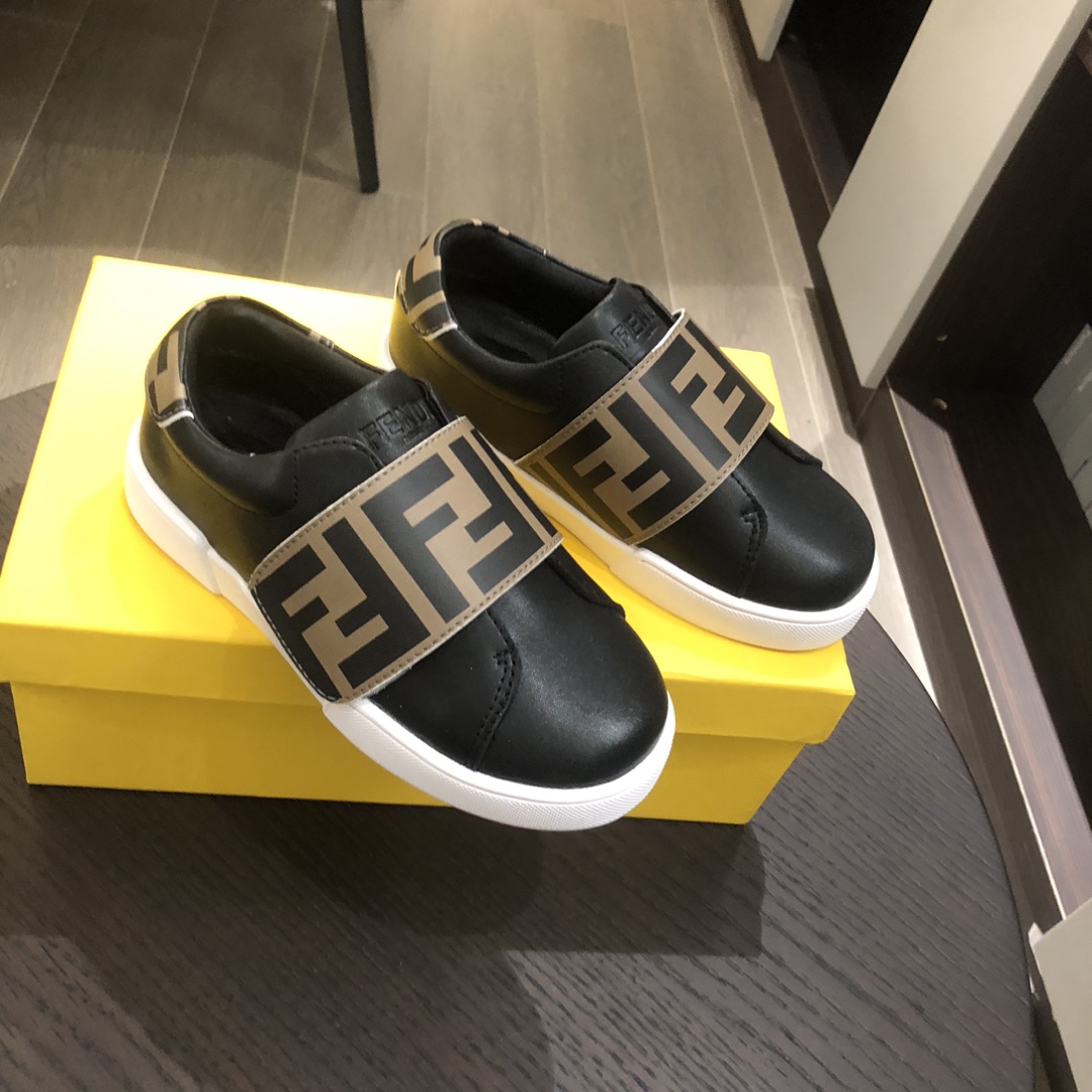Children's shoes child